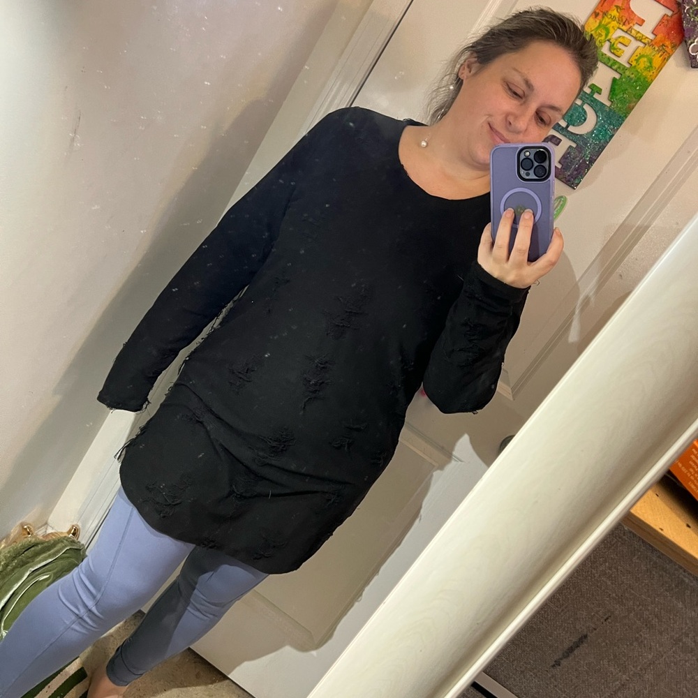 DIVIDED H&M BLACK BURNOUT DISTRESSED DESTROYED OVERSIZED HOLEY TOP M